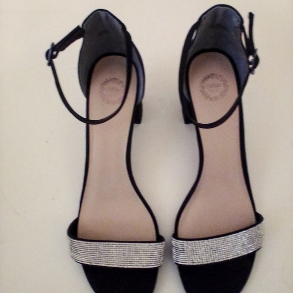 L Miller Black Faux Suede Rhinestone Toe Ankle Strap 2 1/2" Heels sz 11 M - Picture 3 of 8